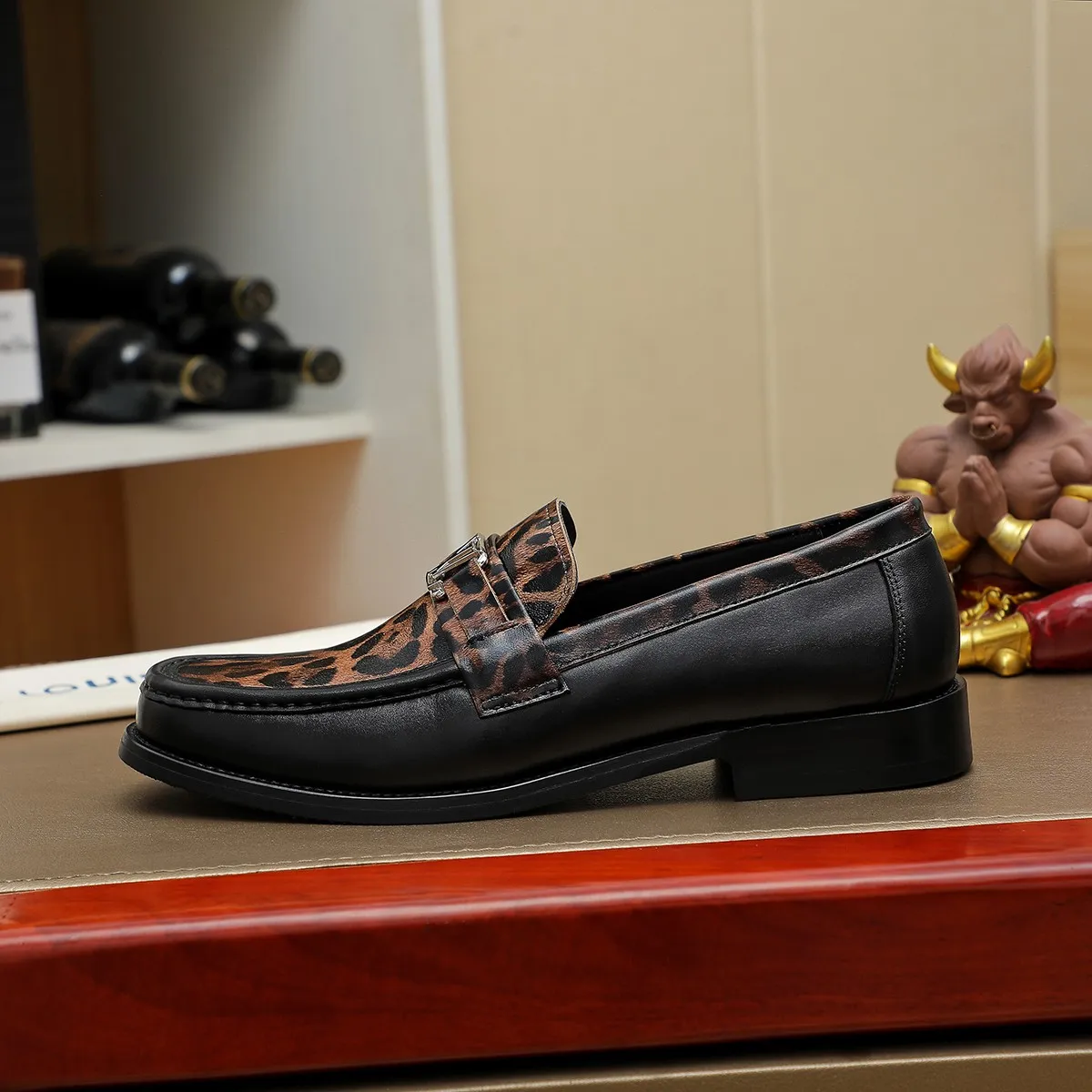 Men's shoes 💰 460 💰 Louis Vuitton LV ® 🆕 model 🔛Full shoe counter, first layer cowhide, 🐂leather lined casual shoes for men, super soft outsole, essential for driving. Counter synchronization, original first layer cowhide, completely 1:1 mold customization🌹top version, color optional! Number: 39-44 (customized at 38.45)